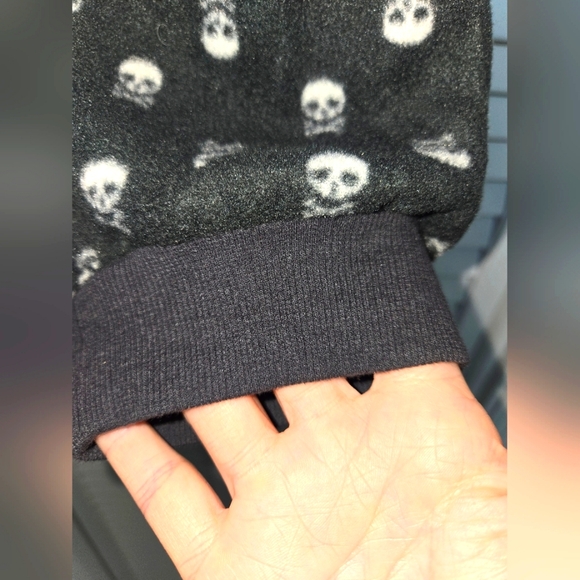 Hot Kiss Women's M Cropped Fleece Skull Joggers - Picture 4 of 11